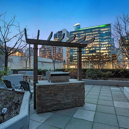 Rare Find Loft With Full Kitchen At Heart Of Downtown Daire Vancouver Dış mekan fotoğraf