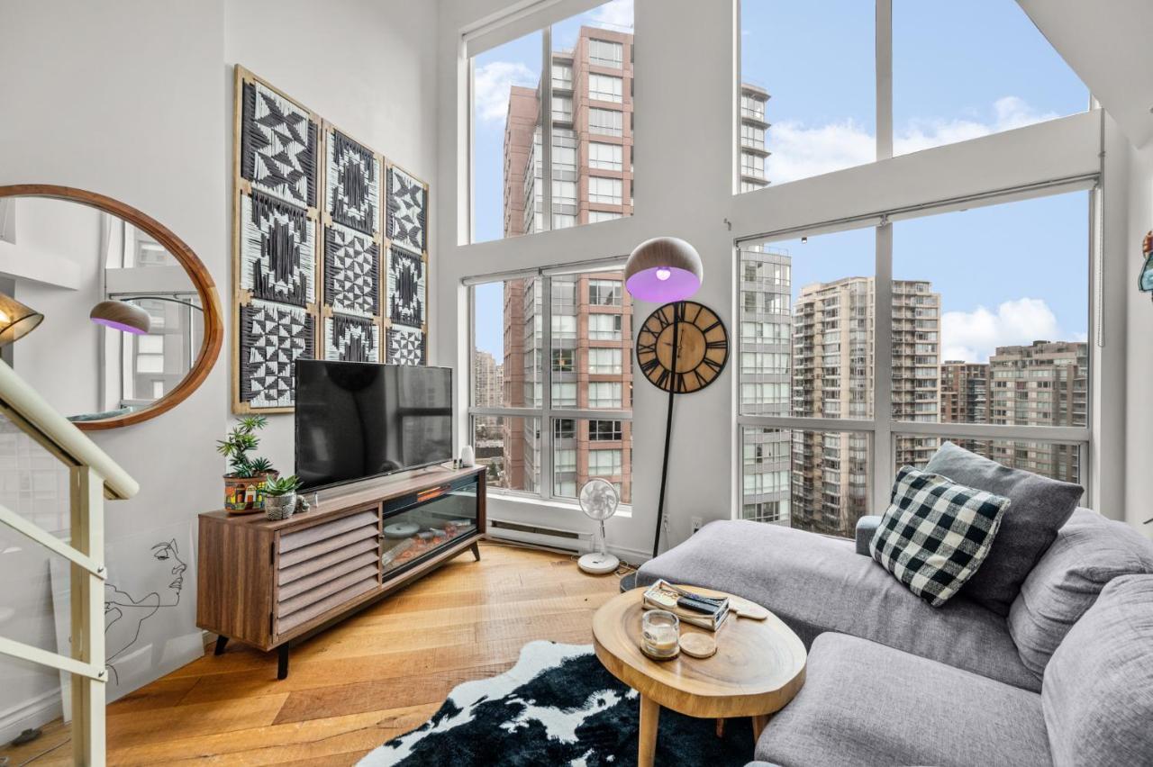Rare Find Loft With Full Kitchen At Heart Of Downtown Daire Vancouver Dış mekan fotoğraf