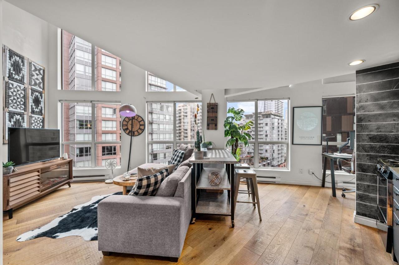 Rare Find Loft With Full Kitchen At Heart Of Downtown Daire Vancouver Dış mekan fotoğraf