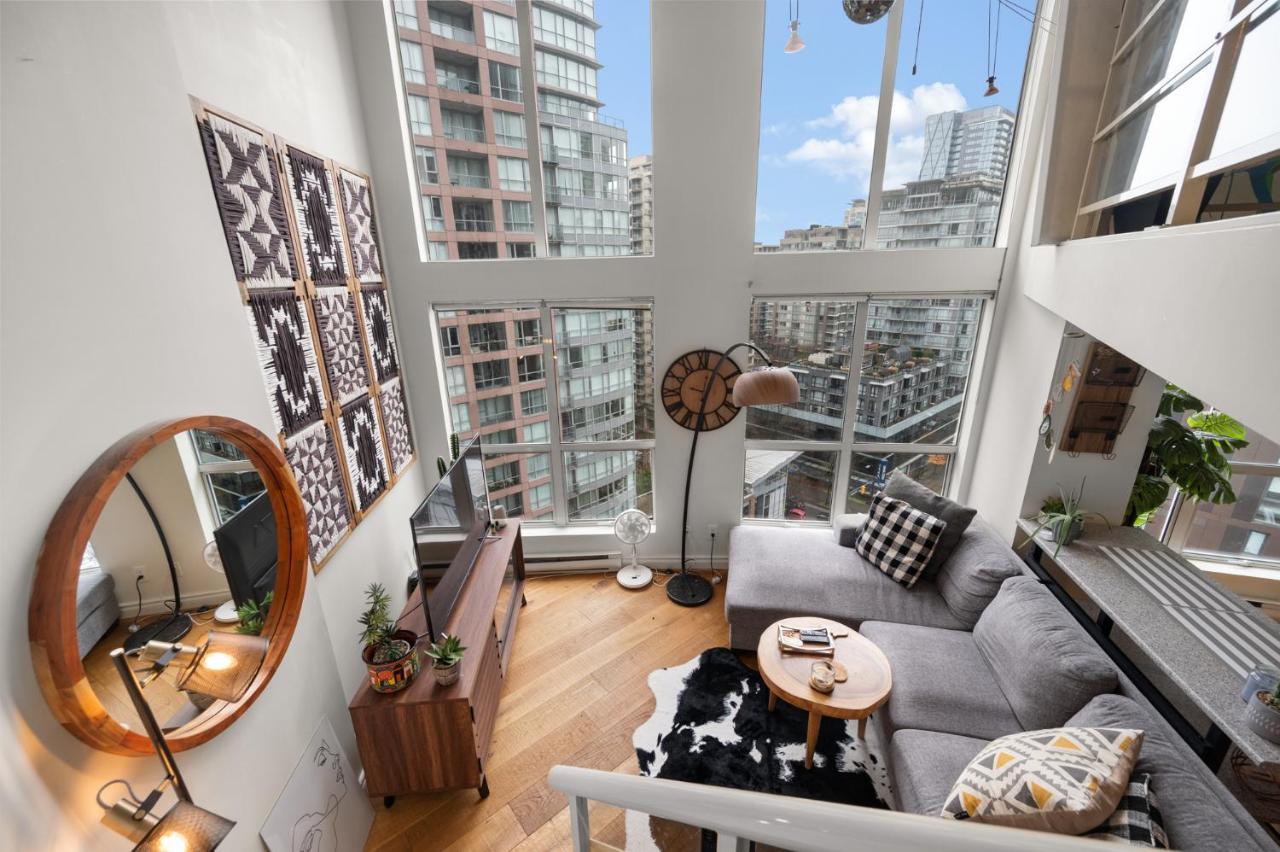 Rare Find Loft With Full Kitchen At Heart Of Downtown Daire Vancouver Dış mekan fotoğraf