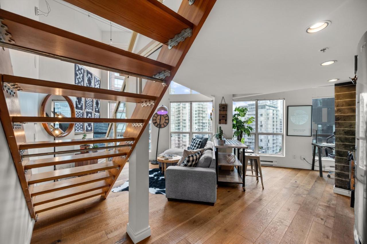 Rare Find Loft With Full Kitchen At Heart Of Downtown Daire Vancouver Dış mekan fotoğraf